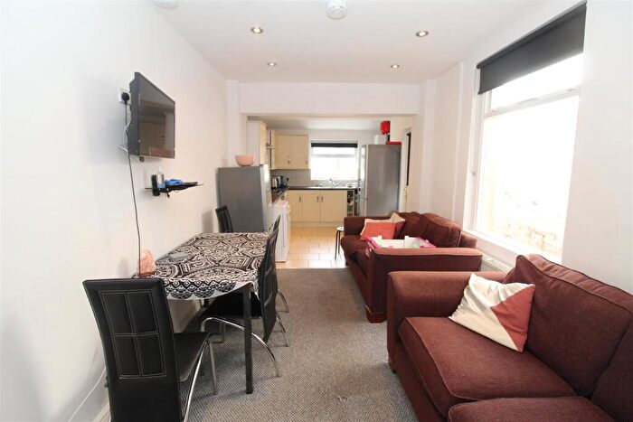 5 Bedroom House To Rent In Tewkesbury Street, Cathays, Cardiff, CF24