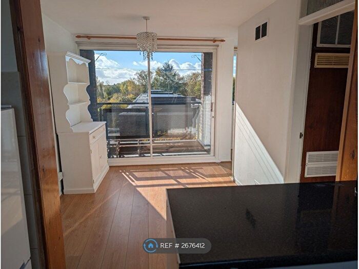 3 Bedroom Maisonette To Rent In Sanders Close, Hampton Hill, Hampton, TW12