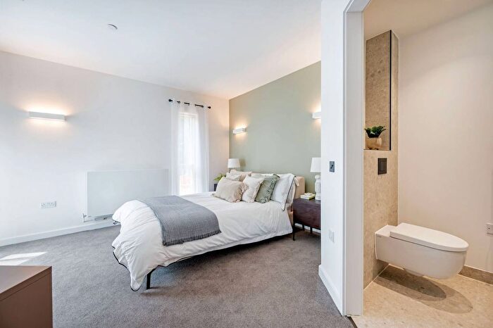 3 Bedroom Flat To Rent In Madeleine Court, North Acton, Acton, W3