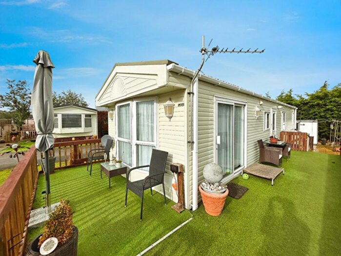 2 Bedroom Mobile/park Home For Sale In Burley Bank Road, Killinghall, Harrogate, HG3