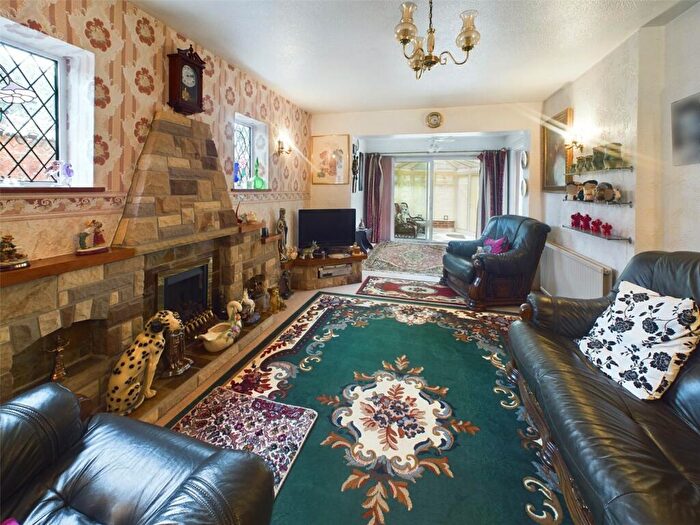 2 Bedroom Bungalow For Sale In Wollaton Paddocks, Wollaton, Nottinghamshire, NG8