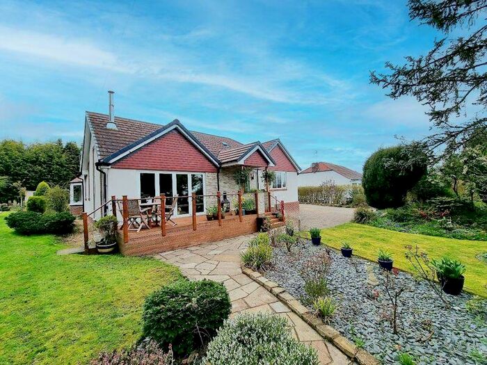 3 Bedroom Bungalow For Sale In Western Way, Darras Hall, NE20