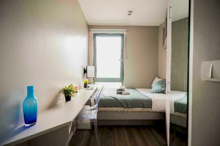 Studio To Rent In Willesden Junction, London, NW10