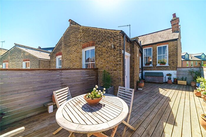 2 Bedroom Maisonette For Sale In Southfield Road, London, W4