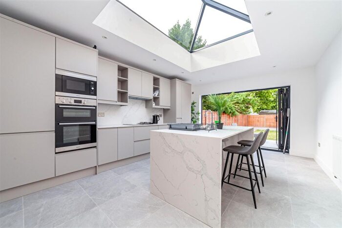 3 Bedroom Terraced House For Sale In Dorien Road, Raynes Park, SW20