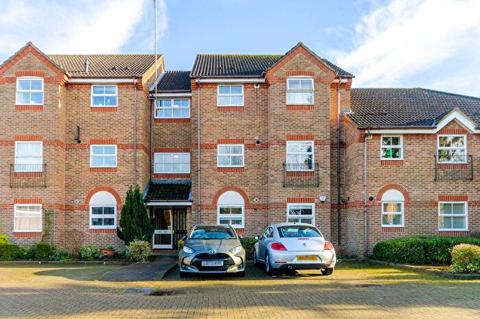 2 Bedroom Flat For Sale In Salters Close, Rickmansworth, WD3