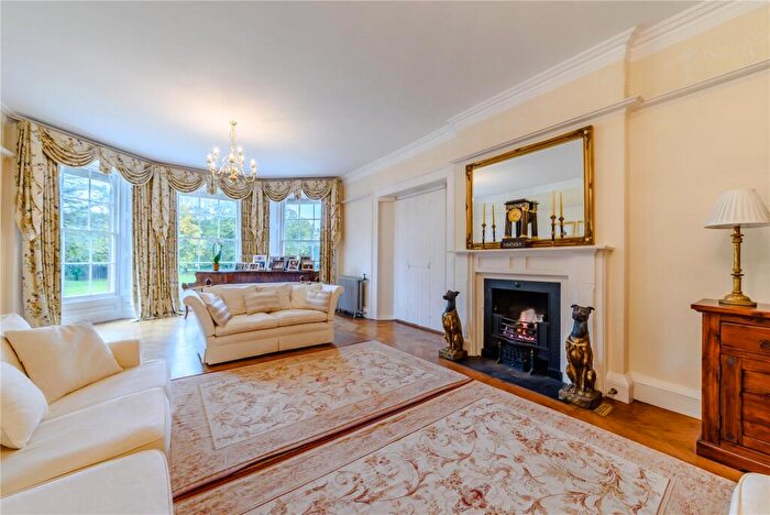 8 Bedroom Semi-Detached House For Sale In Bath Road, Kiln Green, Berkshire, RG10