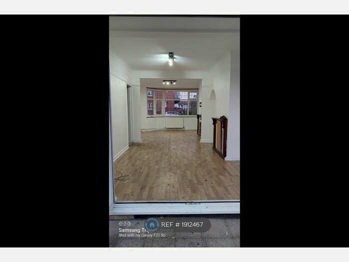 3 Bedroom Terraced House To Rent In High Road, Romford, RM6