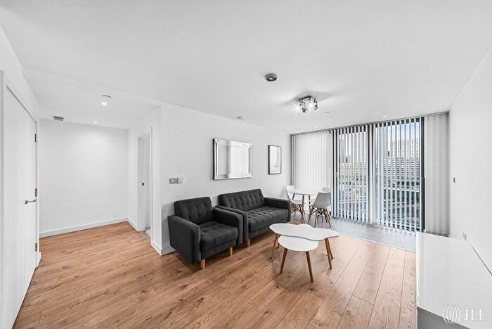 1 Bedroom Flat To Rent In Stratosphere Tower, Stratford, E15