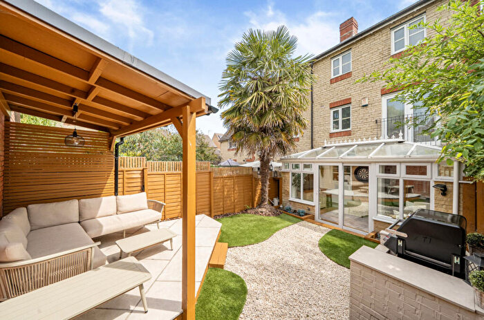 4 Bedroom Terraced House For Sale In Sanderling Close, Bicester, Oxfordshire, OX26