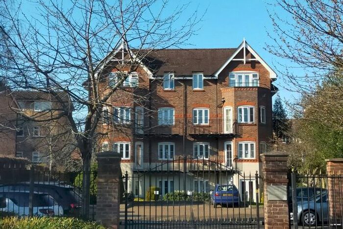 2 Bedroom Flat To Rent In Station Road, Redhill, RH1