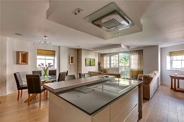 3 Bedroom Flat To Rent In Lords Court, London, W6