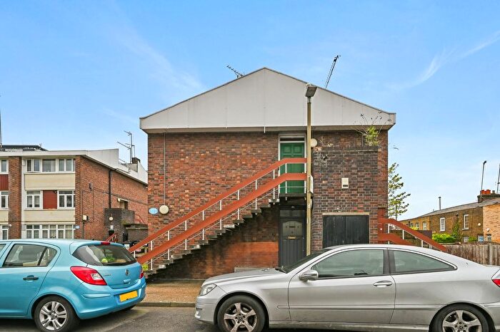 1 Bedroom Flat For Sale In Shoreham Close, Wandsworth, SW18