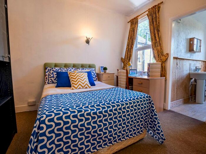 2 Bedroom Property To Rent In St Peters Grove, Canterbury, Kent, CT1