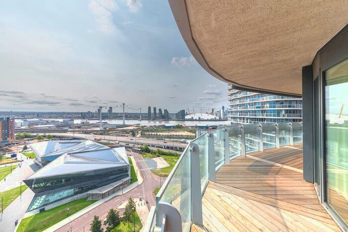3 Bedroom Flat To Rent In Gateway Tower, Western Gateway, Royal Victoria, London, E16