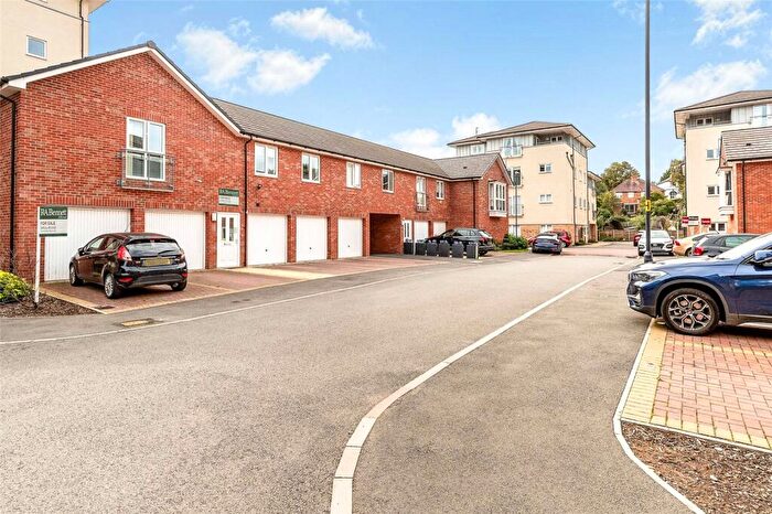 2 Bedroom Flat For Sale In Andrews Close, Warwick, Warwickshire, CV34