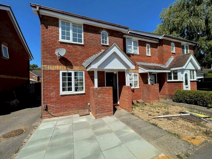 2 Bedroom End Of Terrace House To Rent In Jenkyns Close, Botley, SO30
