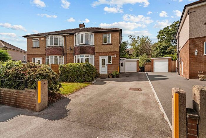 3 Bedroom Semi-Detached House For Sale In Kennedy Avenue, Huddersfield, HD2