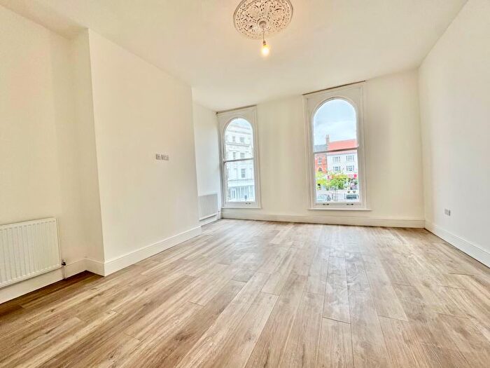 2 Bedroom Flat To Rent In Market Place, Louth, LN11