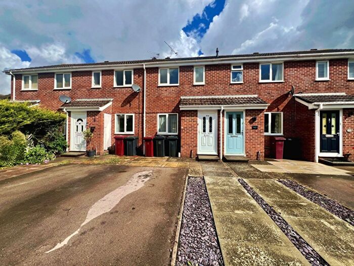 2 Bedroom Terraced House To Rent In Chatsworth Road, Chichester, PO19