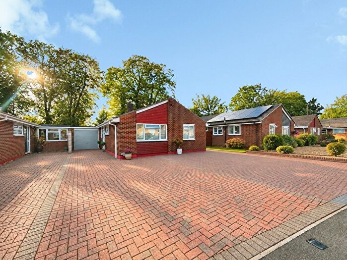 3 Bedroom Bungalow For Sale In Ambleside Close, Mytchett, Camberley, Surrey, GU16