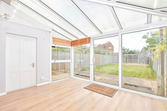 4 Bedroom Semi-Detached House For Sale In Park Road, Sittingbourne, Kent, ME10