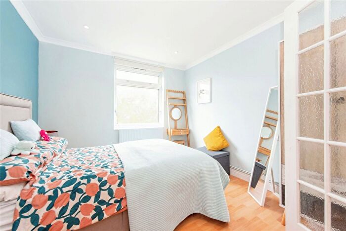 1 Bedroom Flat For Sale In Down Road, Teddington, TW11