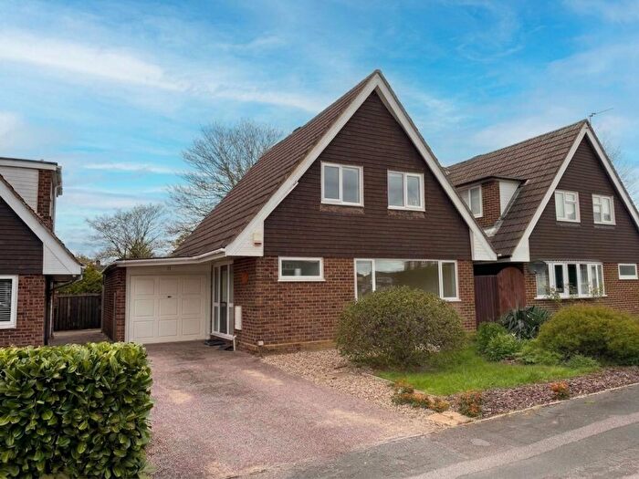 3 Bedroom Detached House To Rent In Dryden Close, Newport Pagnell, MK16