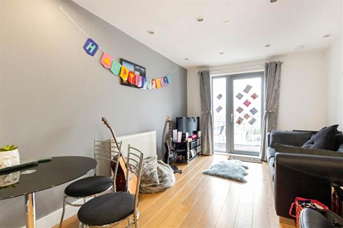 1 Bedroom Flat For Sale In Christian Street, Whitechapel, E1