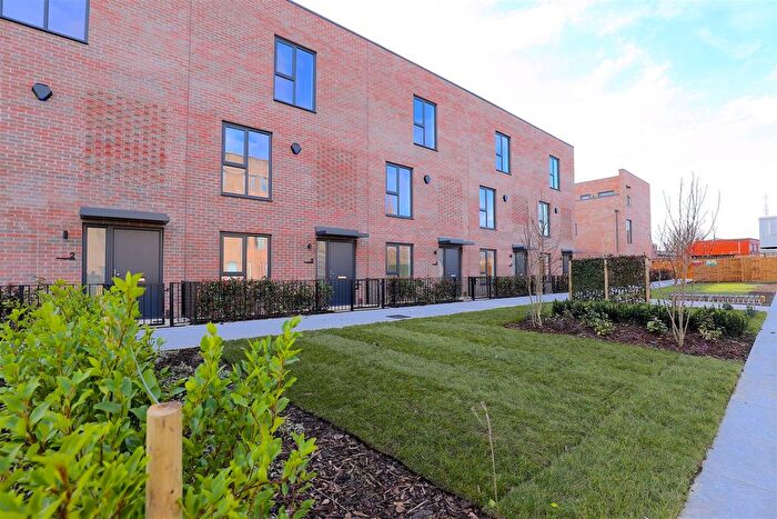 3 Bedroom Town House To Rent In Blackhorse Street, Bolton, BL1