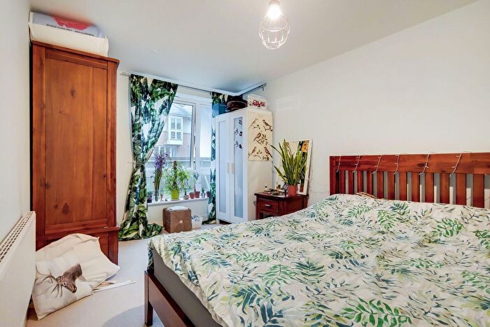 2 Bedroom Flat To Rent In Newport Avenue, Canary Wharf, London, E14