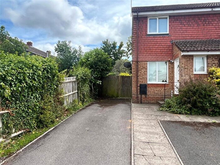 2 Bedroom End Of Terrace House For Sale In Selborne Gardens, Farnham, Surrey, GU9