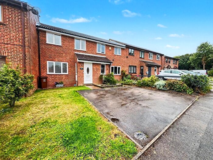 3 Bedroom Terraced House For Sale In Henley Close, Princes Park, Chatham, Medway, ME5