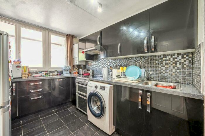 3 Bedroom Flat To Rent In Mallory Street, St John's Wood, London, NW8