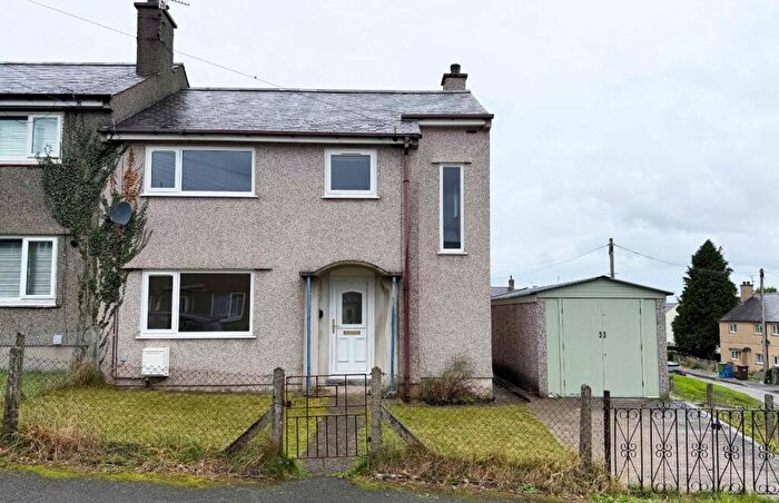3 Bedroom End Of Terrace House For Sale In Bro Rhythallt, Llanrug, Caernarfon, Gwynedd, LL55