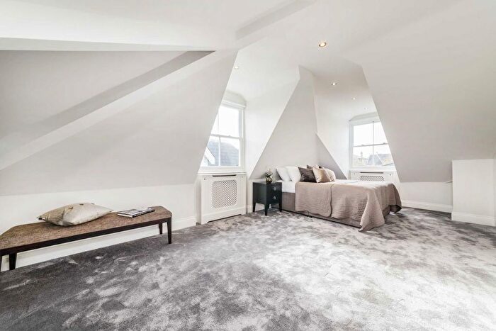 6 Bedroom Property To Rent In Grove Park Gardens, London, W4