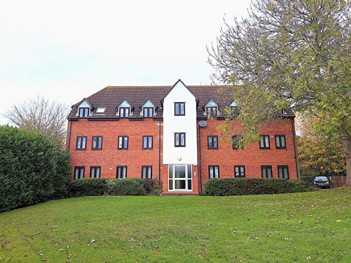 2 Bedroom Flat To Rent In Mill Court, CM7