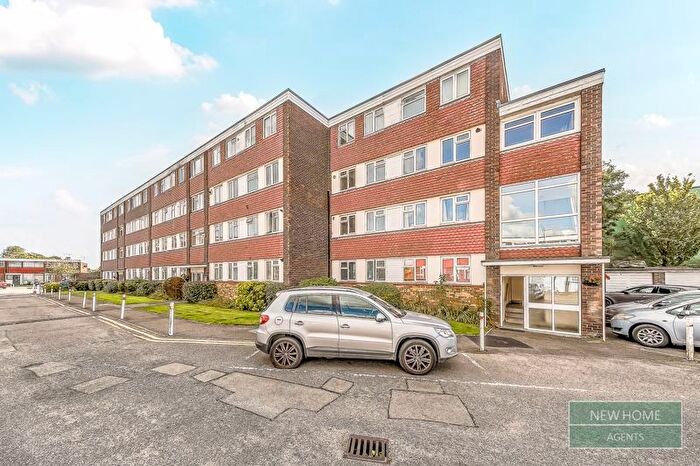 2 Bedroom Flat For Sale In Templewood Court, Benfleet, SS7