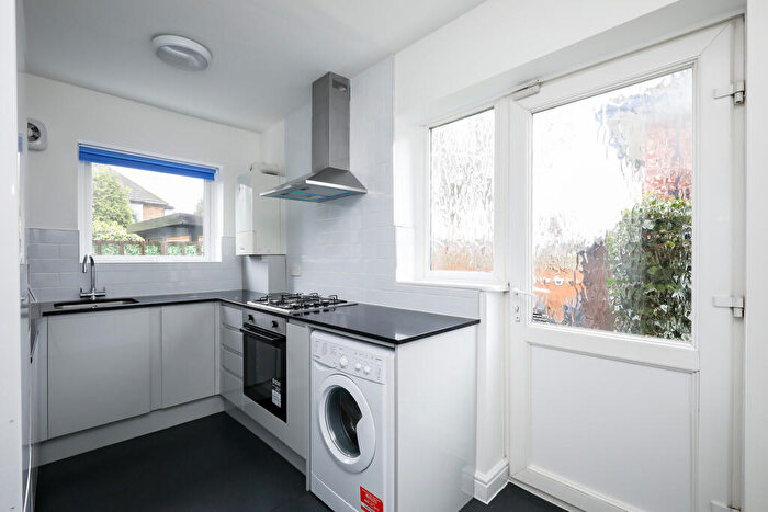2 Bedroom Apartment To Rent In Kingston Upon Thames, KT2