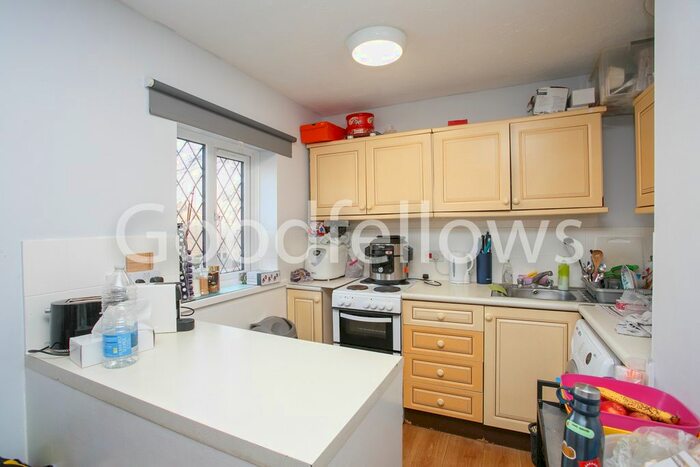 1 Bedroom Flat To Rent In Heathfield Drive, Mitcham, Surrey, CR4