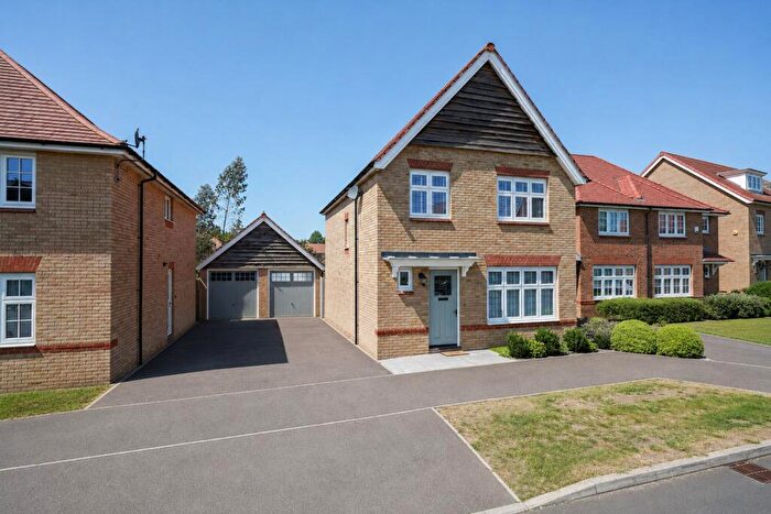 3 Bedroom Detached House For Sale In Mallard Crescent, Caddington, LU1
