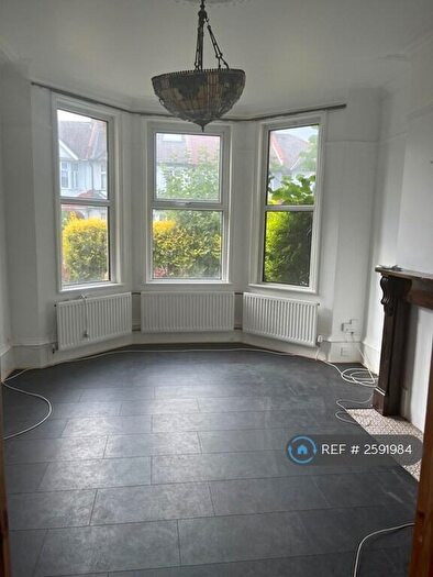 5 Bedroom Semi-Detached House To Rent In Waddon Road, Croydon, CR0