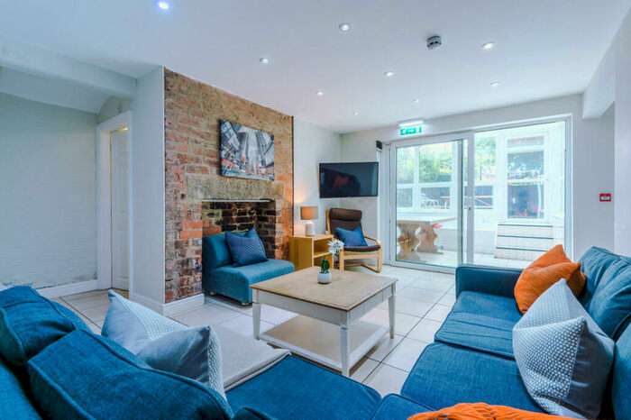 6 Bedroom Terraced House To Rent In Kensington Terrace, Leeds, LS6