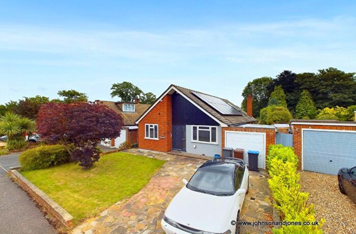 3 Bedroom Detached House To Rent In Ferndale Avenue, Chertsey, Surrey, KT16