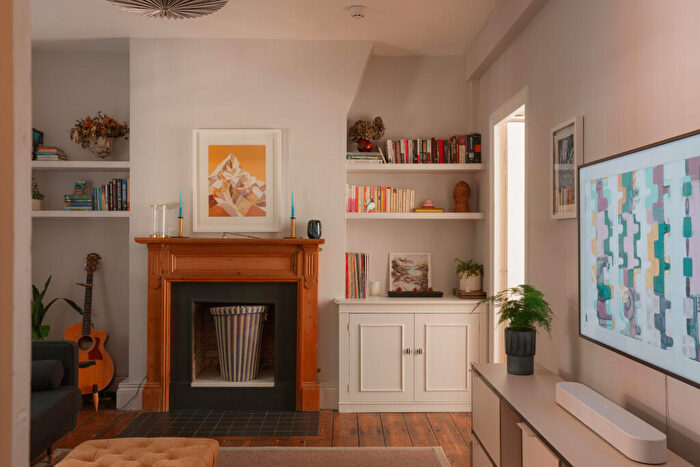 2 Bedroom Flat For Sale In Walton House, Montclare Street, London, E2