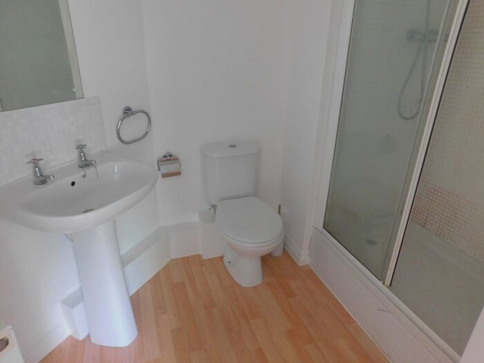 Houses to rent in Queens Drive, Liverpool, L13