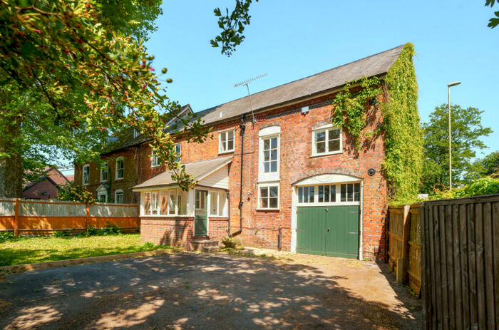4 Bedroom Semi-Detached House To Rent In Palmerston Street, Romsey, Hampshire, SO51