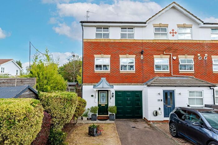 3 Bedroom End Of Terrace House For Sale In Longmans Close, Watford, WD18