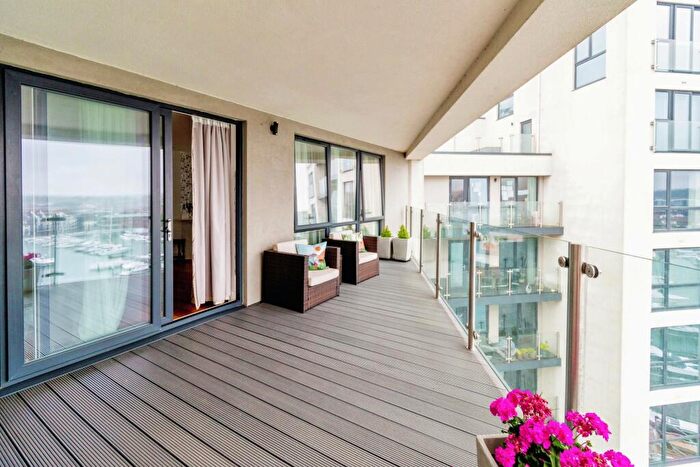2 Bedroom Flat For Sale In Maritime Walk, Ocean Village, Southampton, Hampshire, SO14