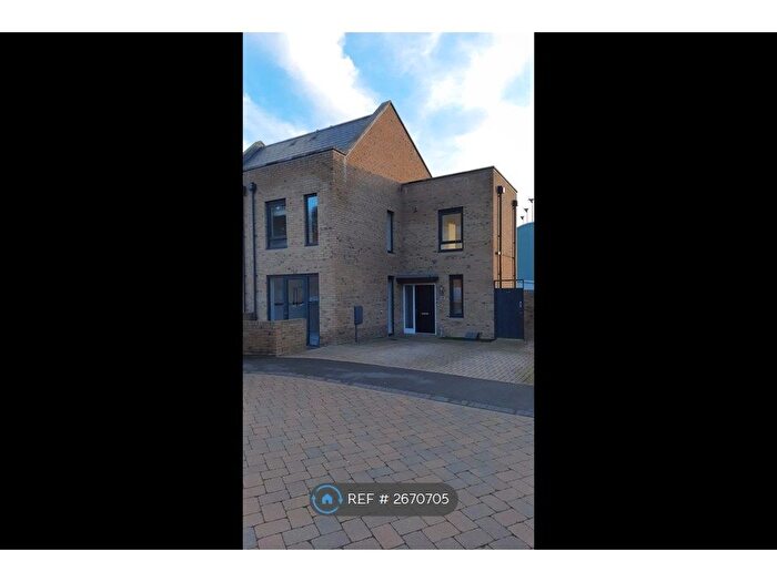 3 Bedroom Semi Detached House To Rent In Castle Croft Drive, Sheffield, S2